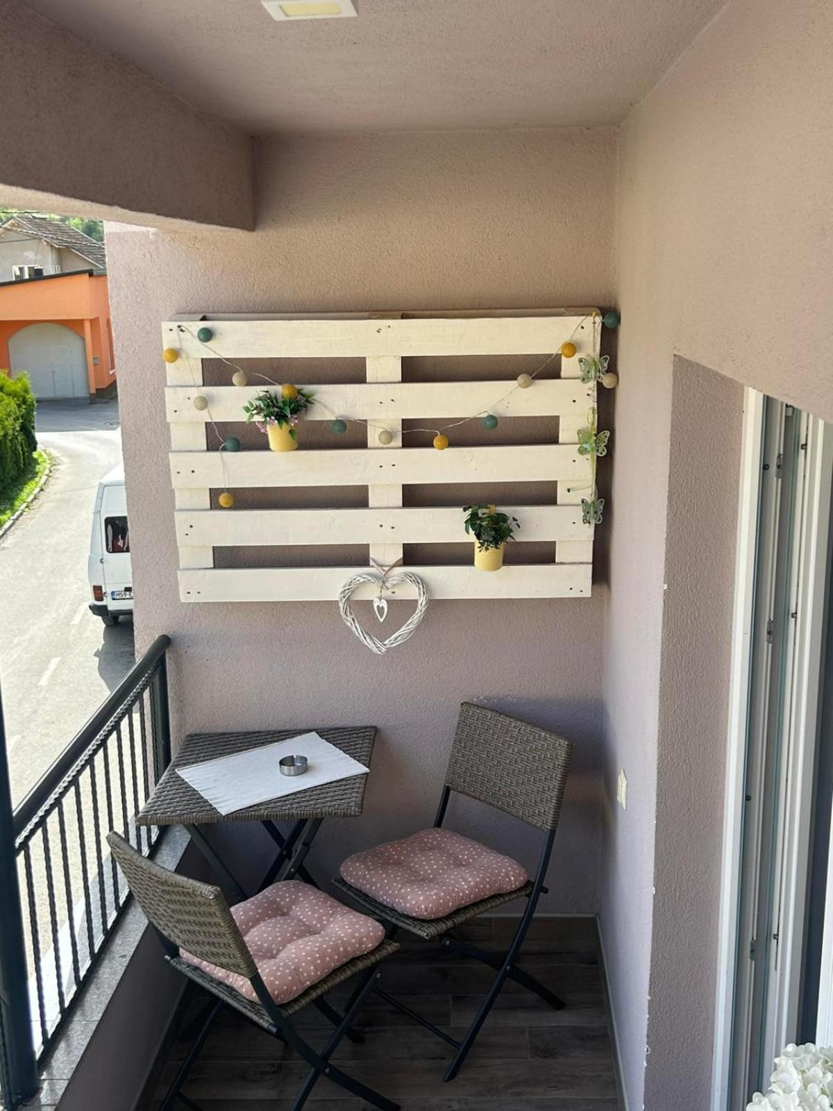 Naid Apartmani Kulen Vakuf Luaran gambar