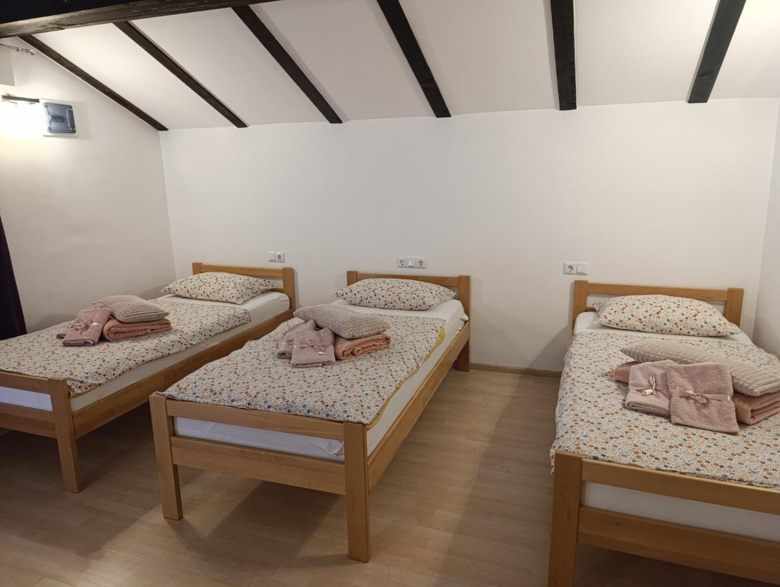 Naid Apartmani Kulen Vakuf Luaran gambar