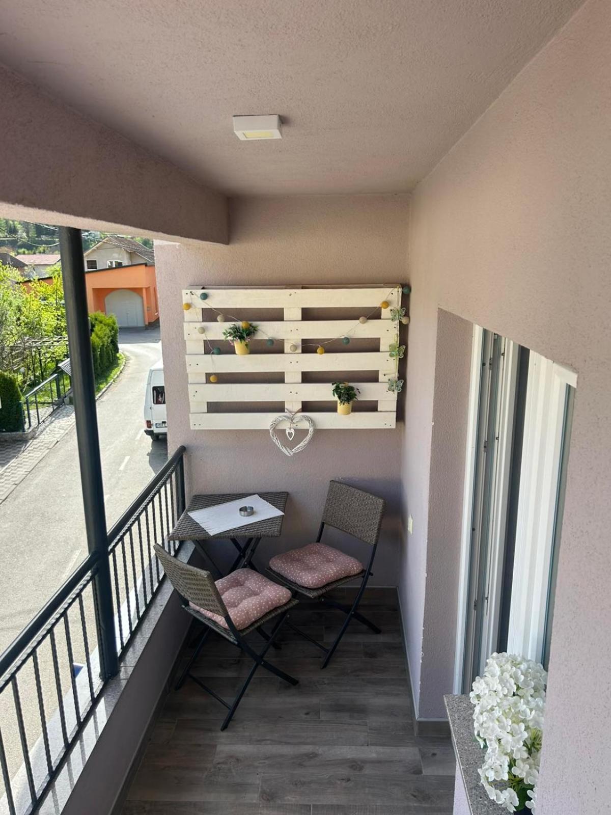Naid Apartmani Kulen Vakuf Luaran gambar